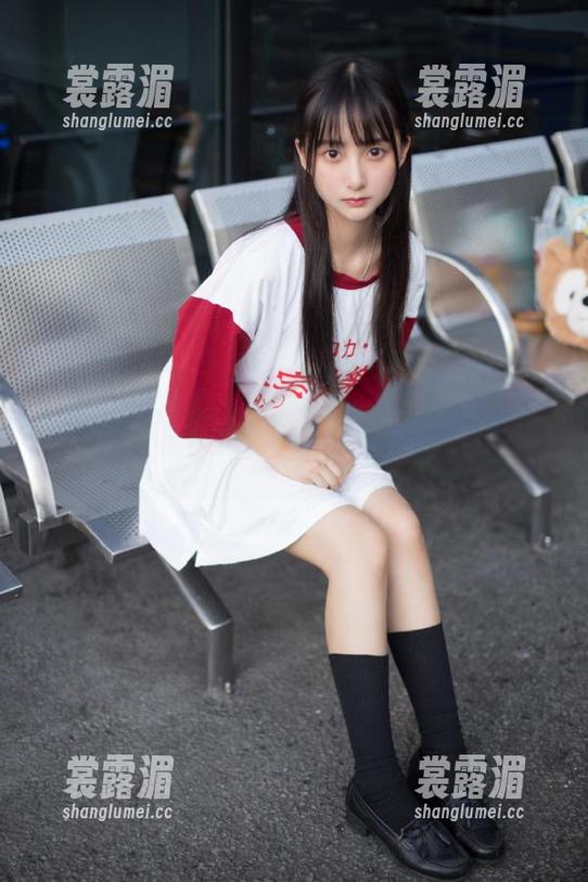 17c 黑料伦理学:点击“17c”链接,我们始终在探讨什么是“瓜”!