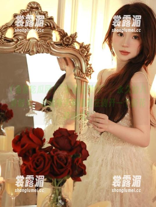 免费吃瓜网 “免费吃瓜网”,永久的八卦时光,让我每天都像是在剥开一个新花样的瓜!