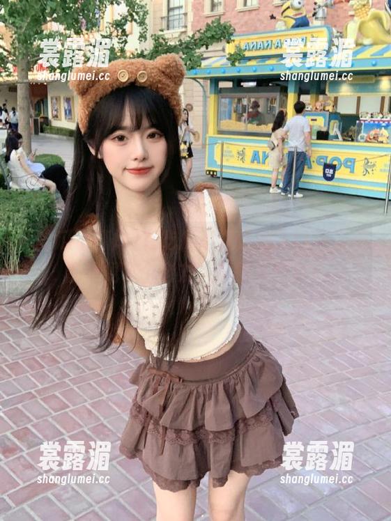 吃瓜不打烊 在吃瓜不打烊的入口处,不留神见了个老友,瓜得多精彩!