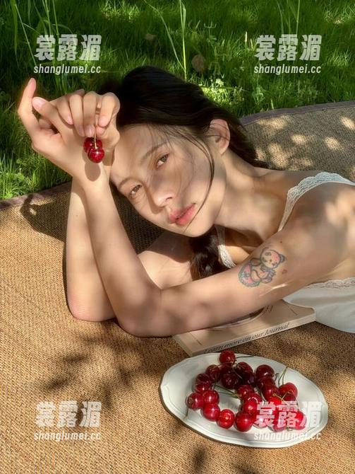 浏览“黑料在线”网页时，不小心掉进八卦的漩涡，心情有点复杂
