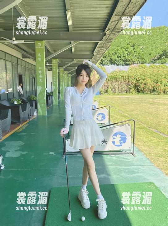 黑料社区 “黑料社区”app里的传送门透出一丝神秘的光,进去后是不是就能了解吃瓜真谛?