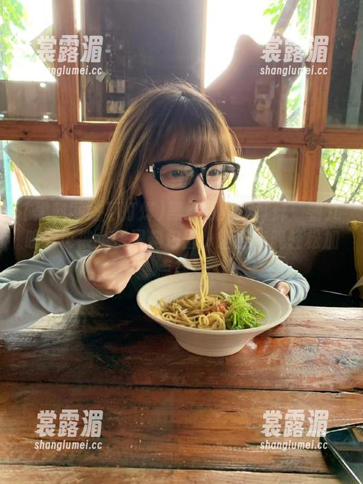 黑料网络不打烊 黑料网络不打烊:朝九晚五也被免费黑料包围,港口夜晚轻松加点盐!